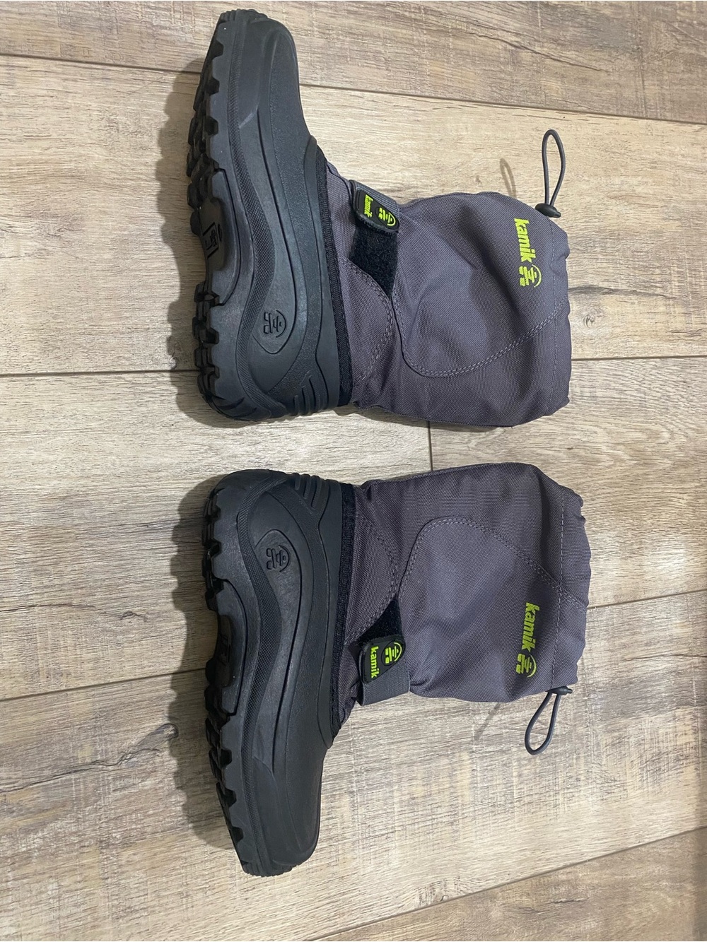 Kamik boys size 1 Grey Winter Boots with Black Soles lightly worn